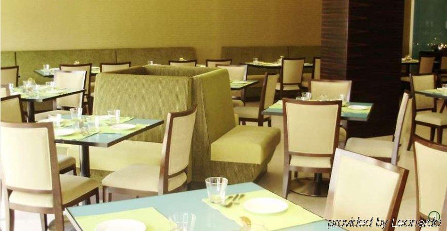 Radha Regent Electronic City Kammasandra Restauracja zdjęcie